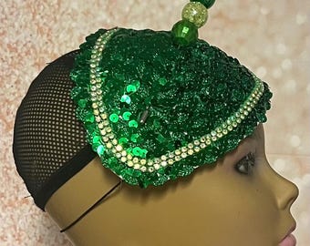 Vintage green church hat by Whittall & Shon in kelly green with rhinestone pin Vintage Green Church Hat by Whittall & Shon in Kelly Green  main image 2