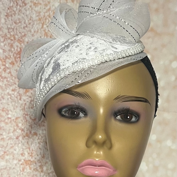 Witte Parel Kant Teardrop Fascinator Halve Hoed, Kerkhoofdbedekking, Tea Party, Kentucky Derby, Bruidhoed, Bruiloft en Speciale Gelegenheden