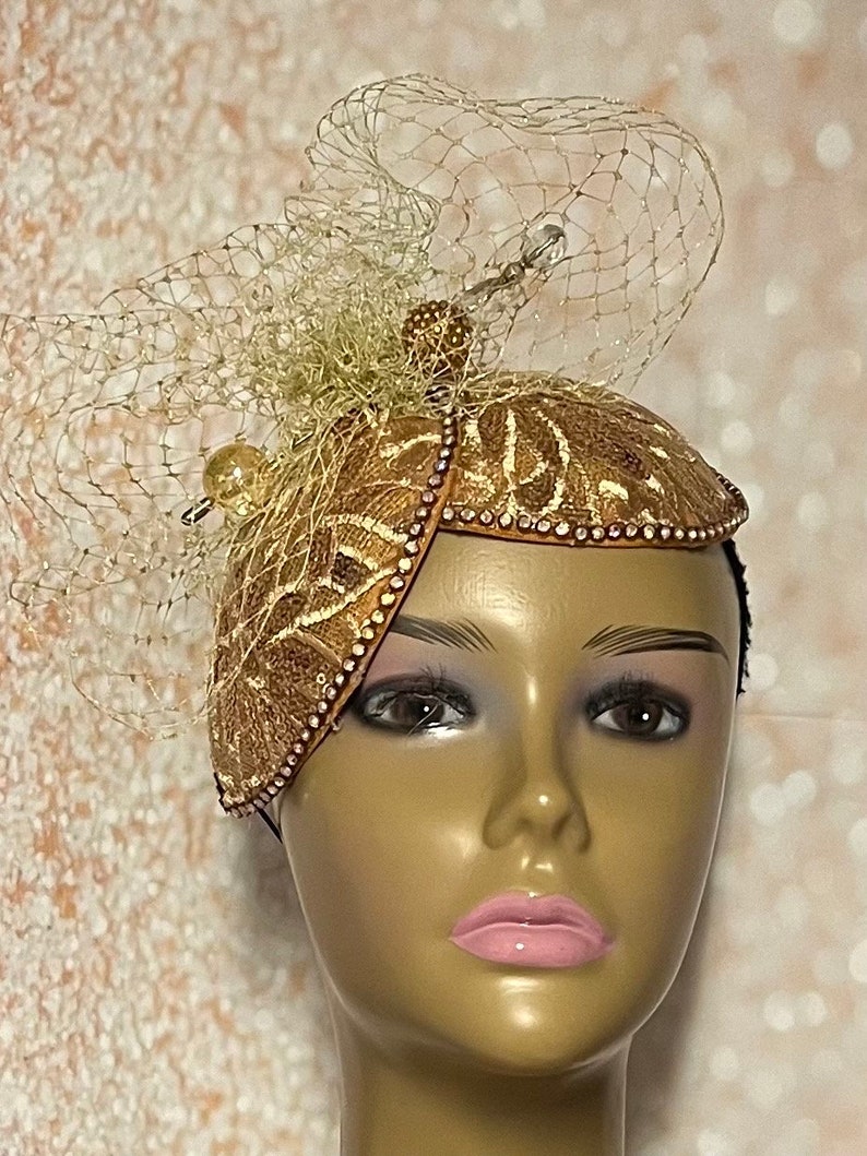 Demi-chapeau bibi en dentelle dorée, mariage, église, goûters et autres occasions spéciales image 8