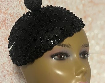 Tocado de encaje con cuentas negras en forma de lágrima para iglesia, bodas y otras ocasiones.