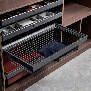 Cesta metálica extraíble / Organizador deslizante para armario / Cesta de almacenamiento de alambre para armario / Cajón de armario con cierre suave / Herrajes de lujo para armario