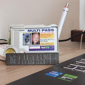 Multipass voor cosplay visitekaartjeshouder 3D geprint en met de hand beschilderd. met plastic identiteitskaart, personalisatiekaart.