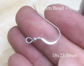 Puede incluir: Un gancho de arete plateado con un diseño de cuentas y espiral de 2,5 mm. El gancho mide 18x23,5 mm. Ideal para la fabricación de joyas y la artesanía.