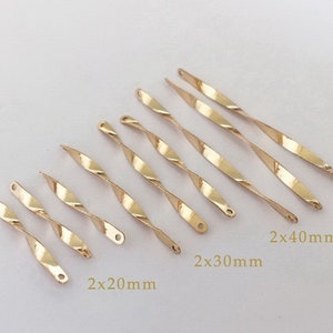 May include: A set of gold twisted wire pieces in three sizes: 20 mm, 30 mm, and 40 mm. There are two of each size.