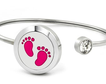 BABY SHOWER New MOM Baby Girl Feet Bracelet or Boy Footprints in the Sand Stainless Steel Magnetic Aromatherapy Essential Oils Baby's Feet