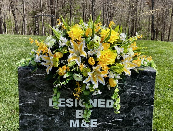 Yellow-White-Green Cemetery Saddle, Flowers for the Cemetery, Memorial Day Saddle, Sympathy Flowers, Cemetery Flowers, Gravesite Flowers