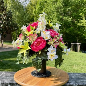 Jarrón de cementerio rosa y verde: Flores conmemorativas, decoración de tumbas