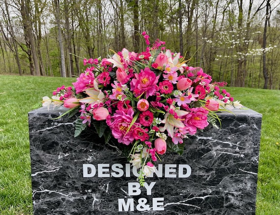 Bright Pink's Cemetery Saddle, Flowers for the Cemetery, Memorial Day Saddle, Sympathy Flowers, Cemetery Flowers, Gravesite Flowers