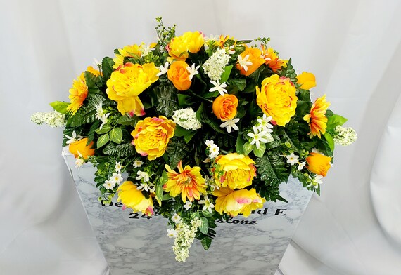 Yellow and White Cemetery Saddle, Cemetery Flower Arrangement, Flower for Cemetery, Memorial Saddle, Cemetery Flower, Gravesite Flowers