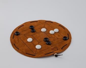 Moinho armênio, moinho, Nine Men's Morris, jogos de tabuleiro históricos em uma bolsa de couro