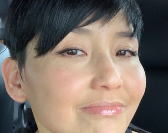 El dúo de mezcla facial personalizada incluye una botella de aceite facial y una botella de tónico (funciona bien como prebase)