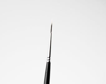 Fine-point brush