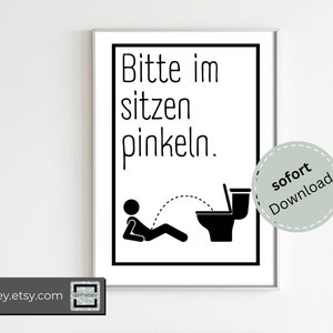 Könnte beinhalten: Schwarzweißes druckbares Wandbild mit dem Text "Bitte im sitzen pinkeln." und einer Strichmännchen-Illustration einer Person, die auf einer Toilette sitzt. Der Text "sofort Download" befindet sich in einem Kreis in der Ecke des Bildes.