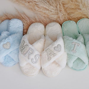 Bridal Fluffy Slippers Wifey Slippers Wedding Day Slippers Bridesmaids Proposal Gift Bride White Slippers Bridal Shower Bachelorette Party