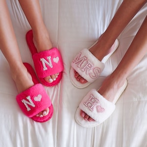 Bridesmaids Matching Slippers Maid of Honor Gift Bridesmaids Proposal Bachelorette Party Fluffy Slippers Pearl Slippers Bride Bridal Shower