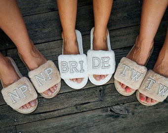 Bridal Pearl Slippers Personalized Gift for Bride Fluffy Slippers Mrs Wifey Fur Slippers White Slippers Bride to Be Slippers Bridesmaids