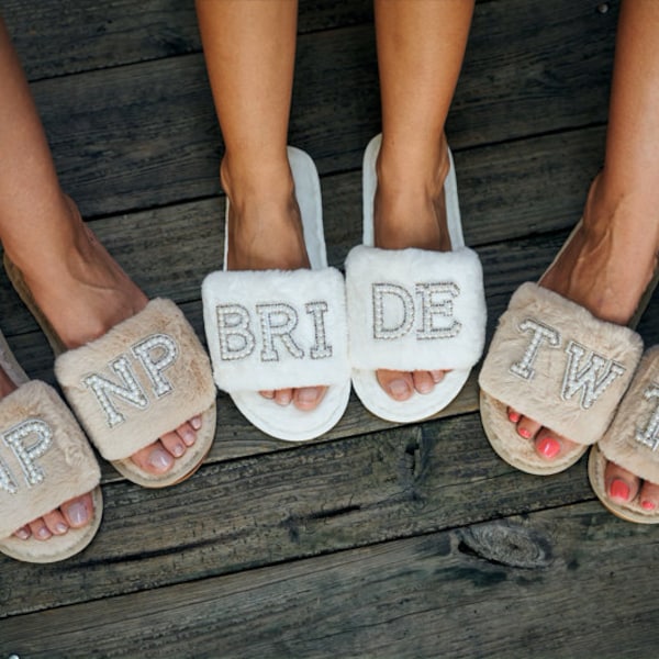 Bridal Pearl Slippers Personalized Gift for Bride Fluffy Slippers Mrs Wifey Fur Slippers White Slippers Bride to Be Slippers Bridesmaids