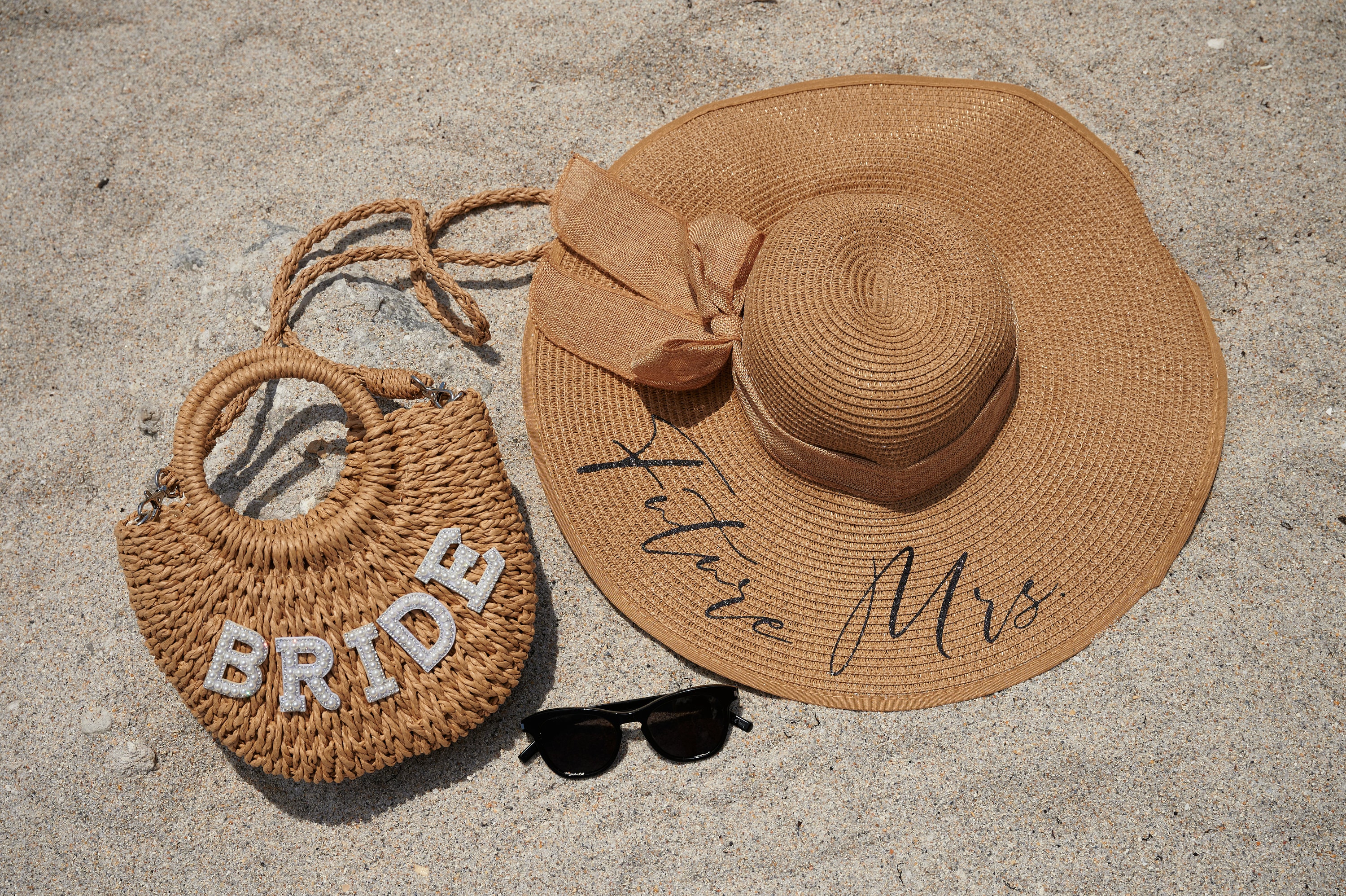Bridal Pearl Handbag Personalized Gift For Bride Shoulder Straw Bag Beach Bag for Bride Wifey Straw Bag Gift For Wife Custom Bag for Bride