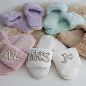 Bride Squad Fur Slippers Mothers Day Slippers Birthday Gift Wedding Day Slippers Bride Fluffy Team Bride Slippers Pearl Slippers Bride Babe