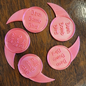 Ouvre-emballage rétractable original en forme de bombe de bain pour oiseau - Options en gros disponibles !