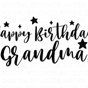 Könnte beinhalten: Schwarzweißes Grafikdesign mit dem Text "Happy Birthday. Grandma" umgeben von Sternen.