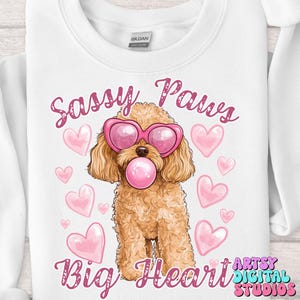 Goldendoodle Valentine PNG, regalo para mamá con doodle, clipart de perro con lazo rosa, diseño de sublimación de labradoodle, gráfico de camiseta para amantes de los perros para artesanos