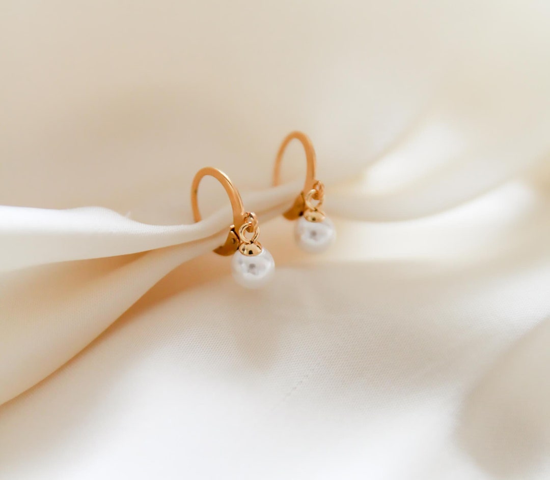 Gold Cuff Earrings For Women Lyna Petite Pearl Clip-On Hoop Earrings – SANS TROU Gold Pearl Earrings Set
