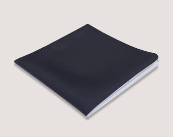Grijze en zwarte zijden pochet|  zakdoek, zijden sjaal, herenaccessoire, gelegenheidskleding