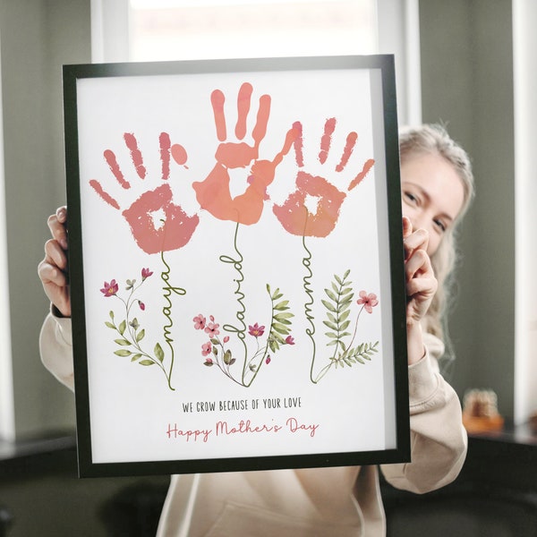 Regalo de cumpleaños personalizado para mamá o arte con huellas de manos del Día de la Madre. Manualidad con huellas de flores para mamá. Regalo de huella de mano imprimible para mamá, abuela, nana