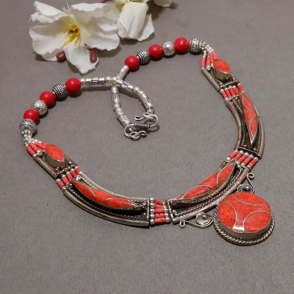 Rote Koralle handgemachte Boho Halskette Edelstein nepalesische Mode ethnische Halskette Valentinstag Geschenk für sie Nepali Perlen Schmuck Halskette
