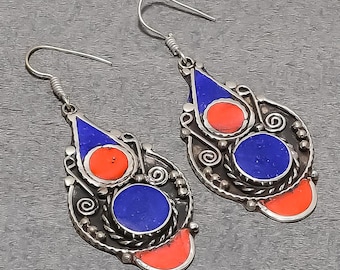 Boucles D'oreilles Argent Tibétain Avec Lapis-lazuli Et Corail - Style Bohème, Fermoir à Crochet