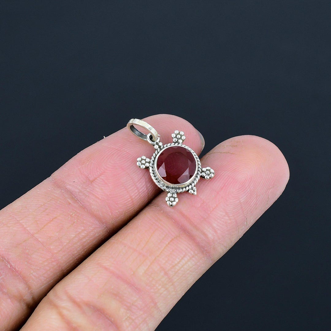 Pendentif Ovale En Argent 925 Avec Grenat Du Mozambique - Pierre Naturelle 2,3
