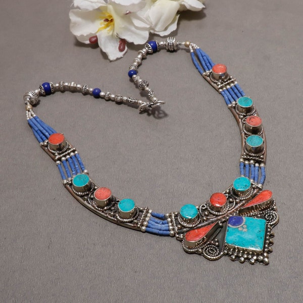 Tibetischer Türkis Rote Koralle Lapis Lazuli Edelstein Halskette Handgefertigt Boho Nepalesische Modeschmuck Tribal Nepali Perlen Schmuck Halskette