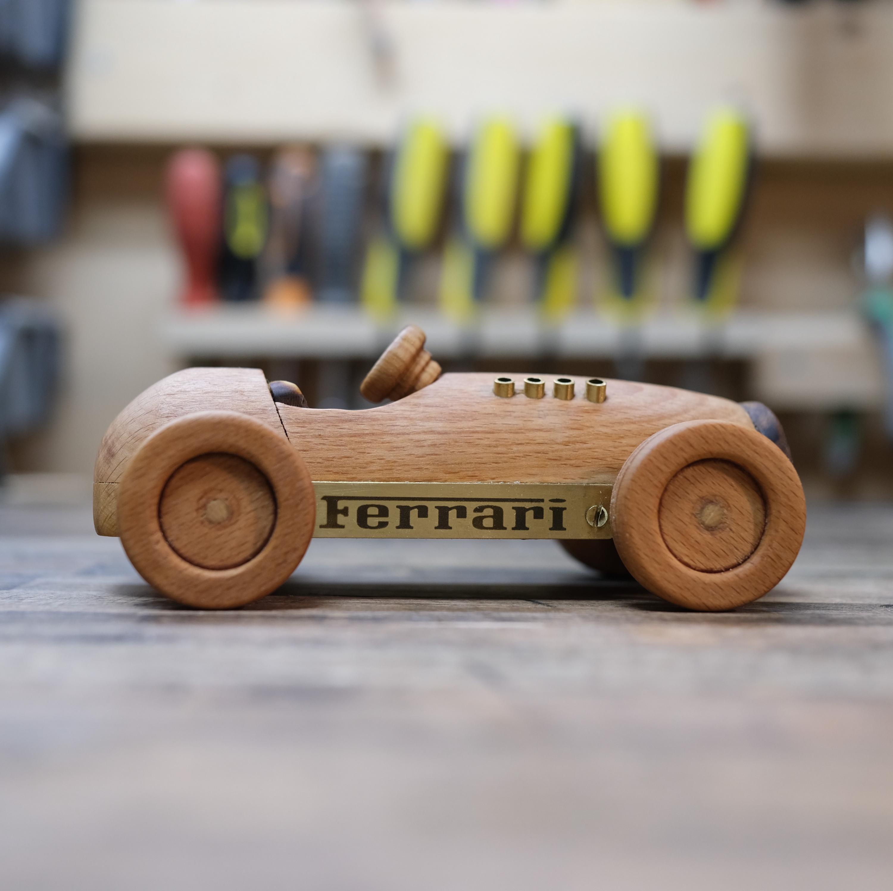 木製ミニカーキャデラック モチーフ（Cuba Handmade Wood Car 2 X