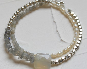 Bracelet manchette double tour, pierres fines facettées quartz fumé, perles d'eau douce et de perles en argent 999, fabriquées à la main