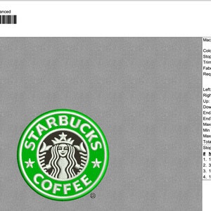 Puede incluir: Un logotipo de Starbucks verde y blanco con el texto "STARBUCKS" y "COFFEE" bordado en una tela gris. El diseño tiene 70,8 mm de alto y 70,5 mm de ancho.