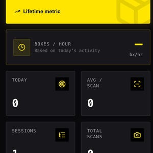 Könnte beinhalten: Ein Screenshot einer mobilen App, die Leistungsstatistiken anzeigt. Der obere Bereich zeigt "TOTAL BOXES STOWED" mit einem Wert von "0". Weitere Metriken sind "TODAY", "AVG / SCAN", "SESSIONS" und "TOTAL SCANS". Die App hat ein dunkles Design mit gelben Akzenten.
