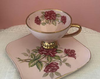 Service à thé vintage fabriqué au Japon, tasse à thé rose et assiette à goûter, tasse sur pied, service à thé floral style années 50, thé de l'après-midi vintage