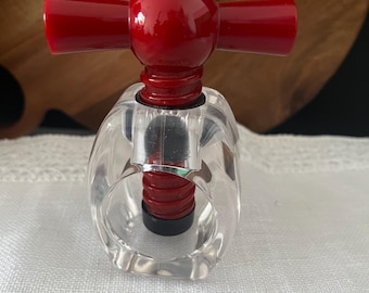 Casse-noisette vintage en Lucite, couvercle à vis en acrylique transparent, fabriqué en Angleterre, style rétro moderne du milieu du siècle, décoration de bar et de cuisine, casse-noisette rouge MCM