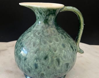 Pichet vintage en faïence de New Devon, émail vert moucheté, pichet en faïence d'art anglaise, vase décoratif, style cottage, décor vert sauge