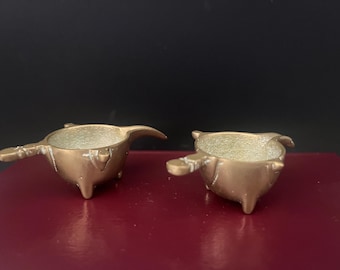 Lampes à huile miniatures vintage en laiton (décoratives uniquement) en forme de tortue (lot de 2), décoration d'autel zoomorphe réversible, miniatures originales en forme d'oryctérope.