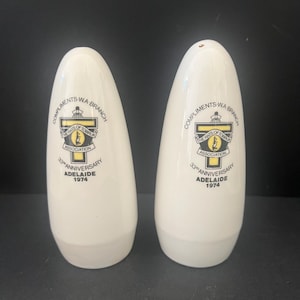 ヴィンテージ トブルクのネズミ ソルト＆ペッパーシェーカー 1974年、アデレード33周年記念、ウェンブリーウェアスタイル、オーストラリア軍記念品ギフト