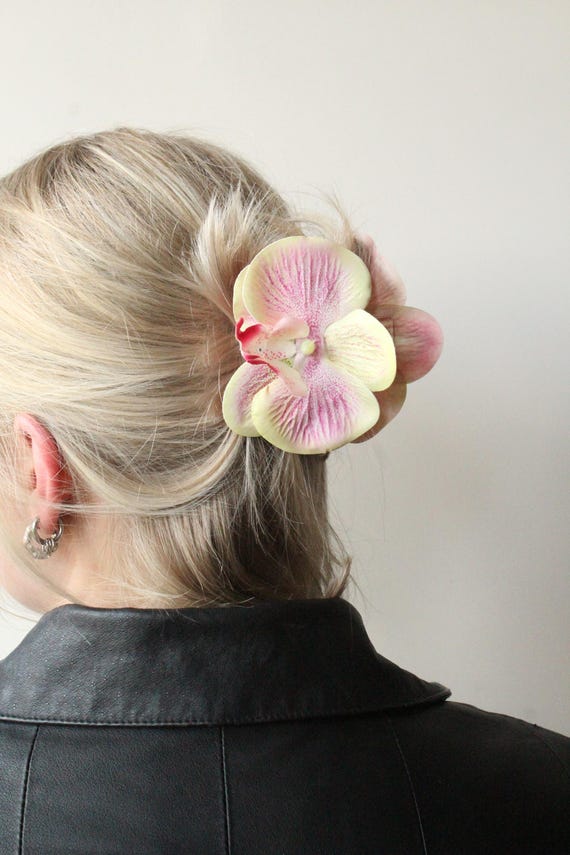 Handmade Pastel Orchid Hair Clip, Elegant Floral Hairpiece  display picture 1