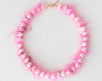 ROSA PUFFY Halskette, Perlenkette mit rosa Flaum, Garnkette, bequemer Schmuck, Mode große Halskette, Coole Halskette für Frauen, Fee
