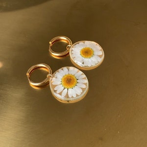 Handmade daisy earrings, Dried daisy dangle earrings, Pressed flower earrings, Spring earrings, Daisy hoop earrings, Earrings Gold Plating image 2