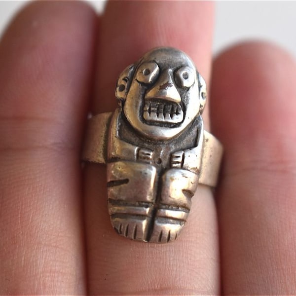 Vintage Ring Aztec Mayan Meixcan Style Primitive Figurine Ethnic Mexico Statement Silver Metal Brutalist Geometric MCM Fashion Jewelry