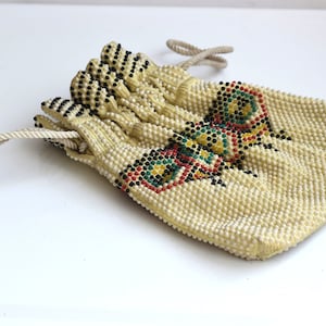 Bolso de mano vintage Bolso cosmético bordado con cuentas Monedero Monedero Corbatas de bolsillo Grano de semilla Patrón geométrico amarillo claro Joyería europea