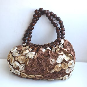 Vintage Roses Marrón Beige Satén Tela Mano Embrague Bolso pequeño Monedero Cuentas de madera Manija MCM Europa Moda