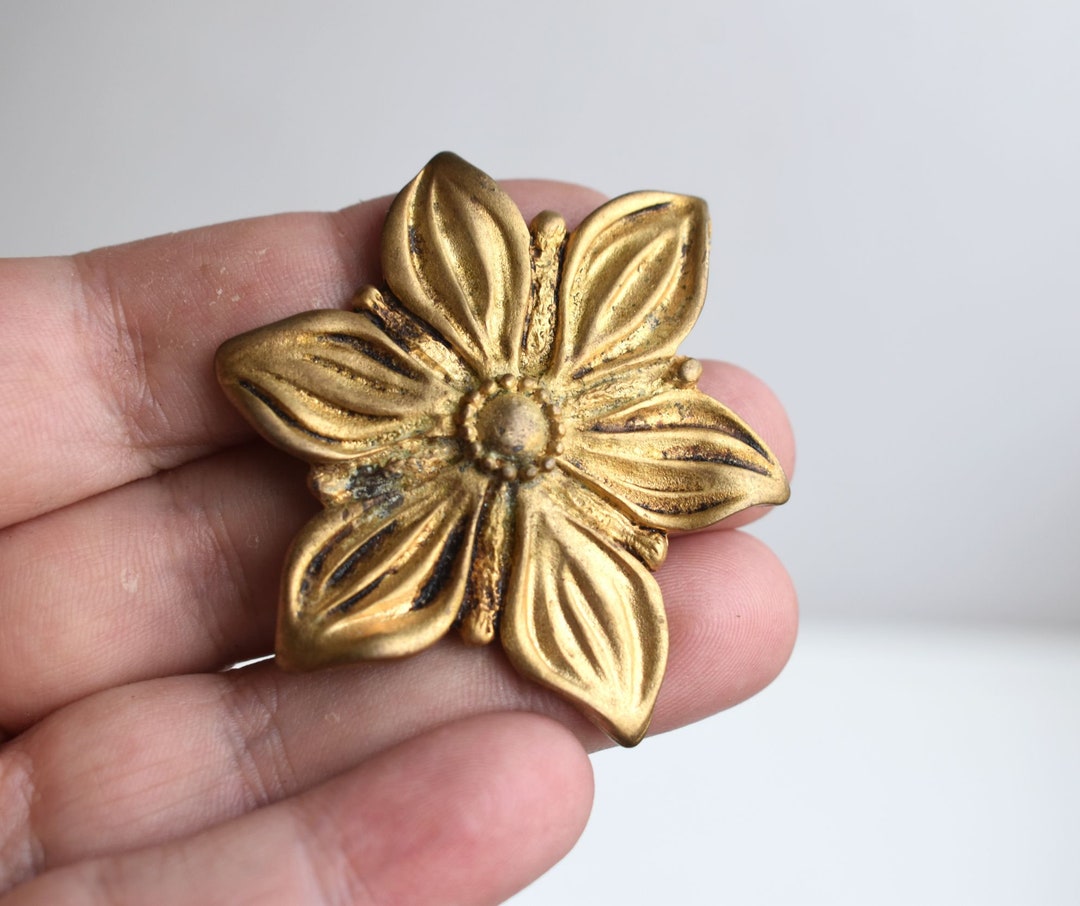 Broche Vintage Signée Rayon D'or Paris - Motif Fleur En Laiton Doré - Occasion