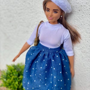 Chambray-kjol och vit bodysuit för modedockor i skala 1/6